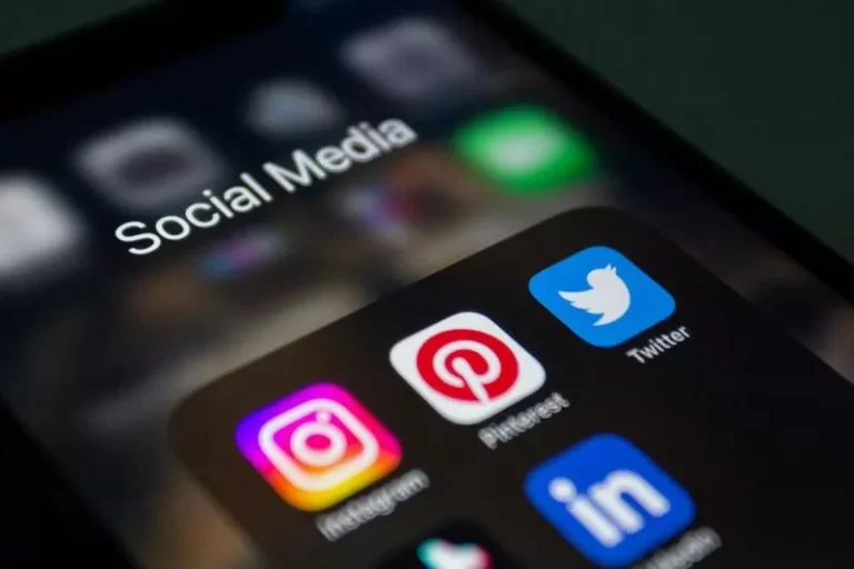إدارة حسابات التواصل الاجتماعي